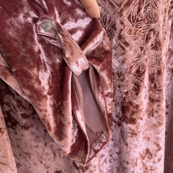 JM Collection Pink Crushed Velvet V-Neck 3/4 Length Sleeves Embroidery Top EUC - Picture 6 of 8